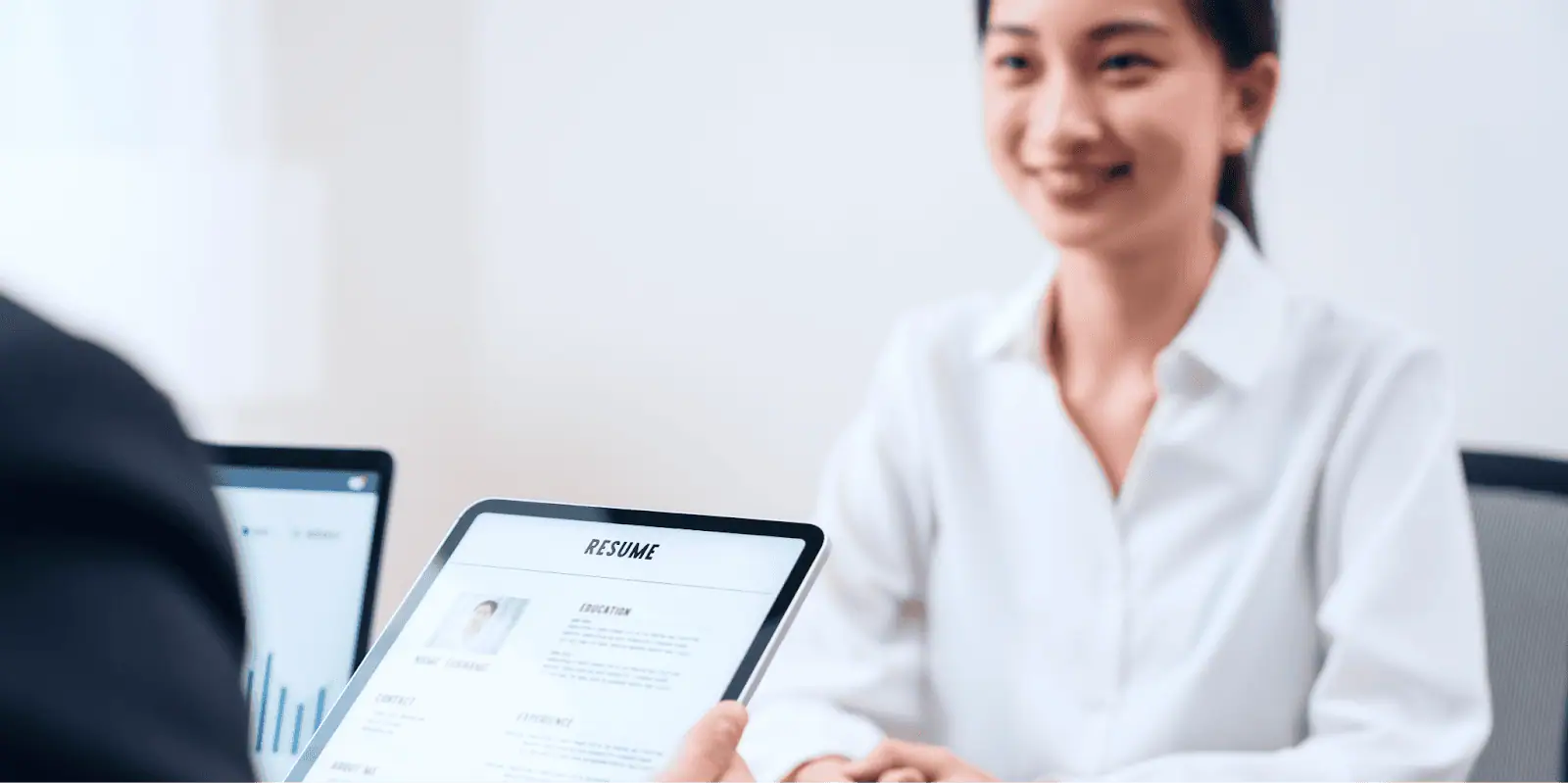 上班族英文學習的必修課:突破職場瓶頸的關鍵(圖片來源:Adobe stock image)